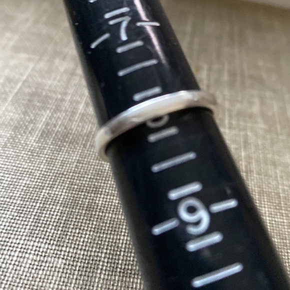 Silver stamped flower 🌺 design ring vintage size 8 - Picture 5 of 6